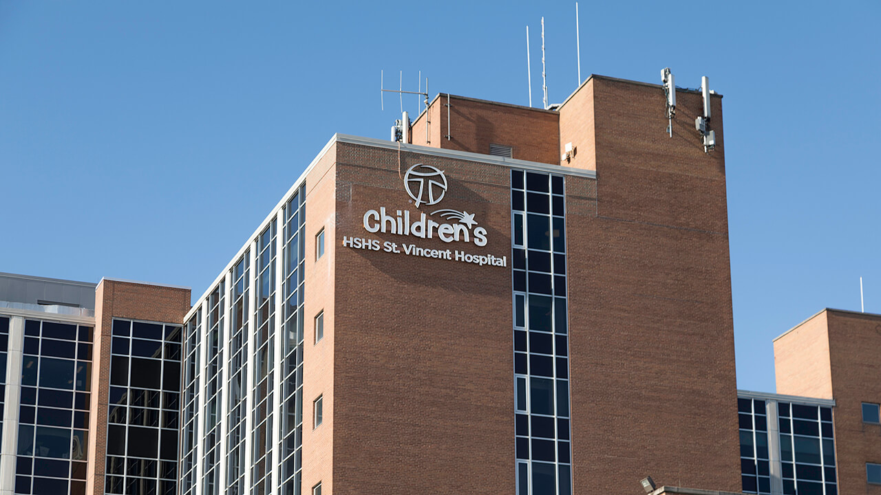 exterior of HSHS St. Vincent Hospital 
