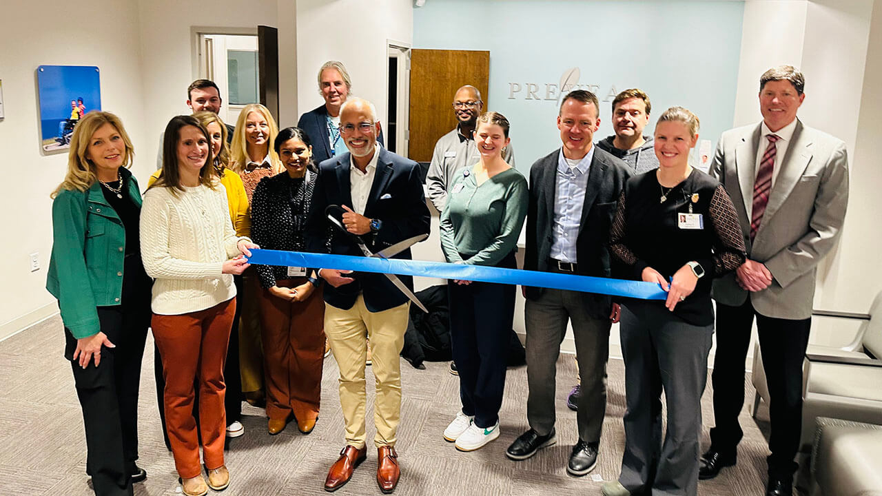 Dr. Rai cutting the ribbon at the ribbon ceremony for the new Prevea Appleton location